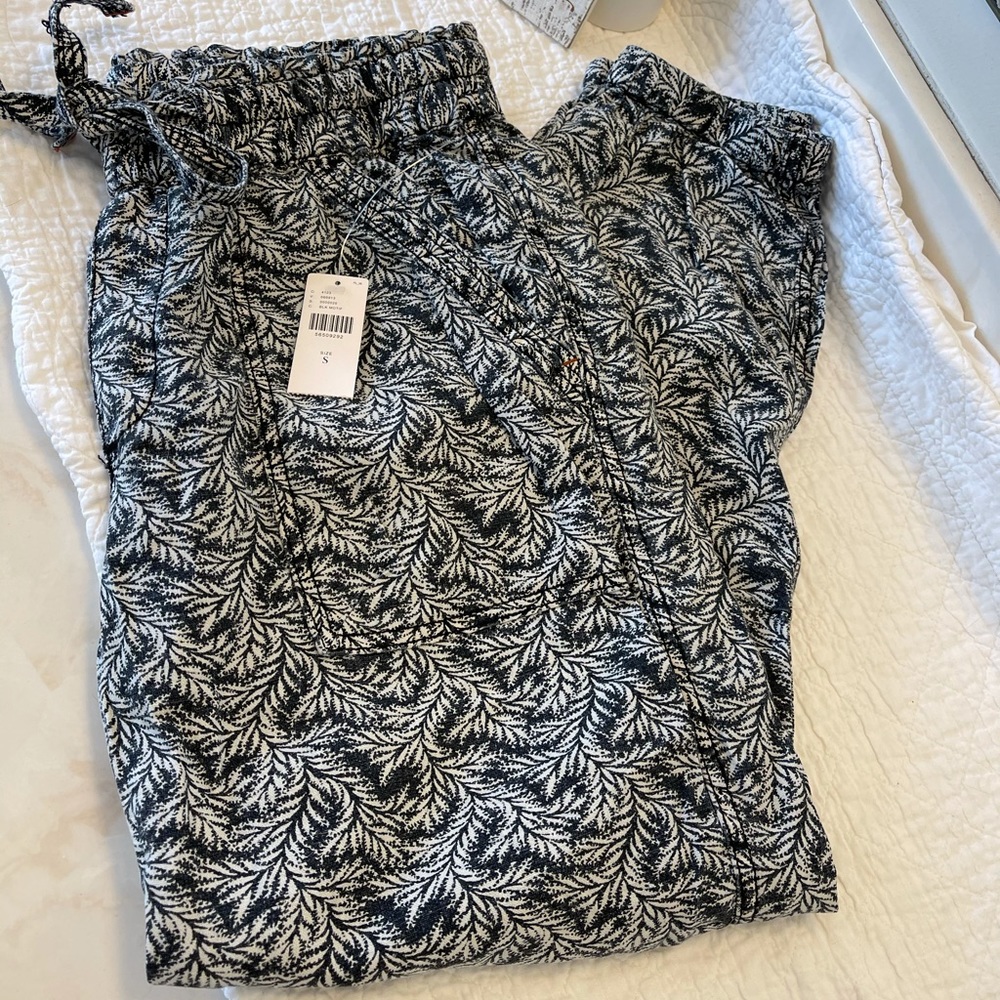 NWT 🤩 Anthropologie 😎 Rhys utility jogger S black tropical pattern